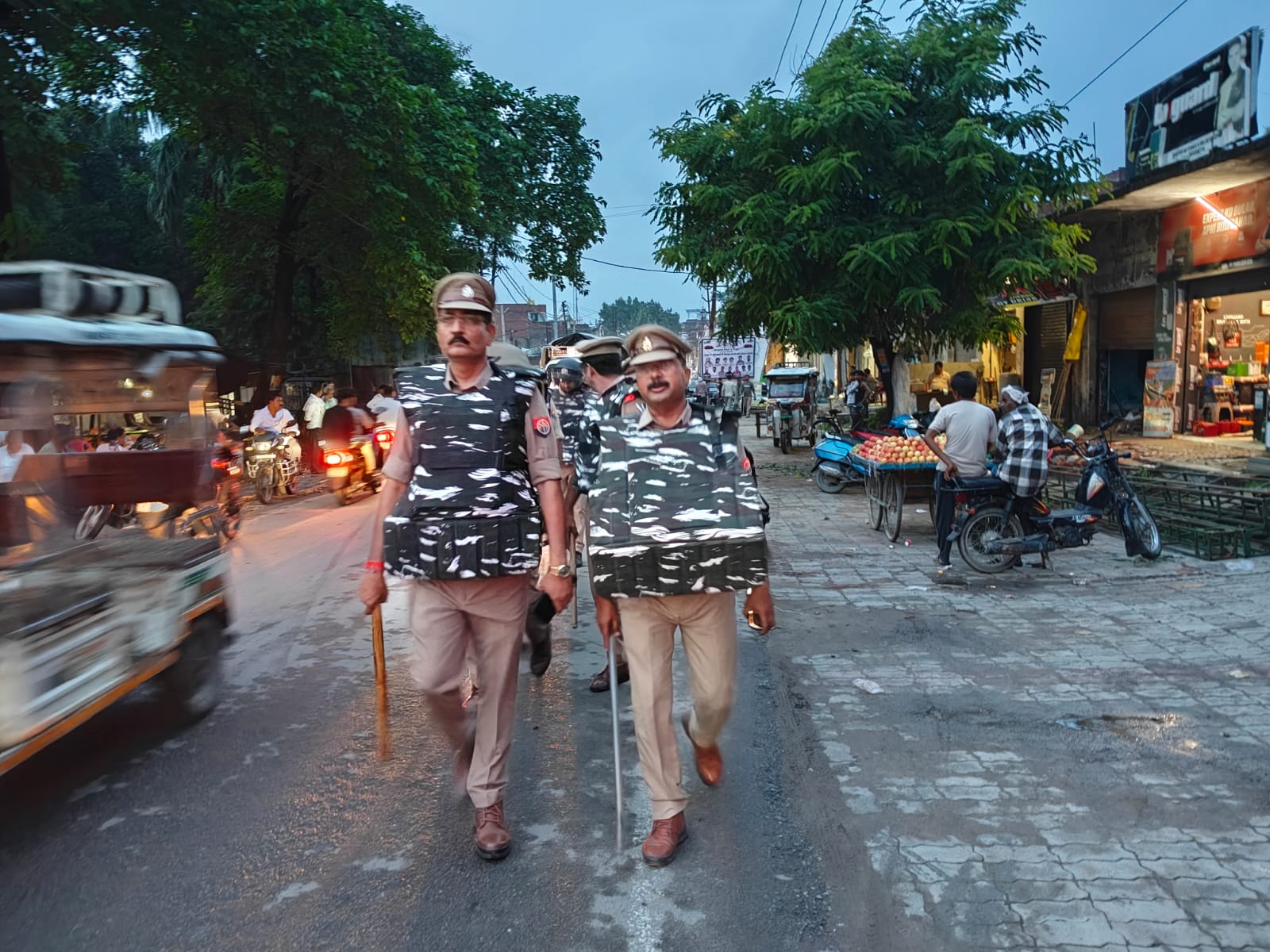 रुदौली में वारावफात को लेकर पुलिस का फ्लैग मार्च, मिश्रित आबादी क्षेत्र में सुरक्षा व्यवस्था कड़ी