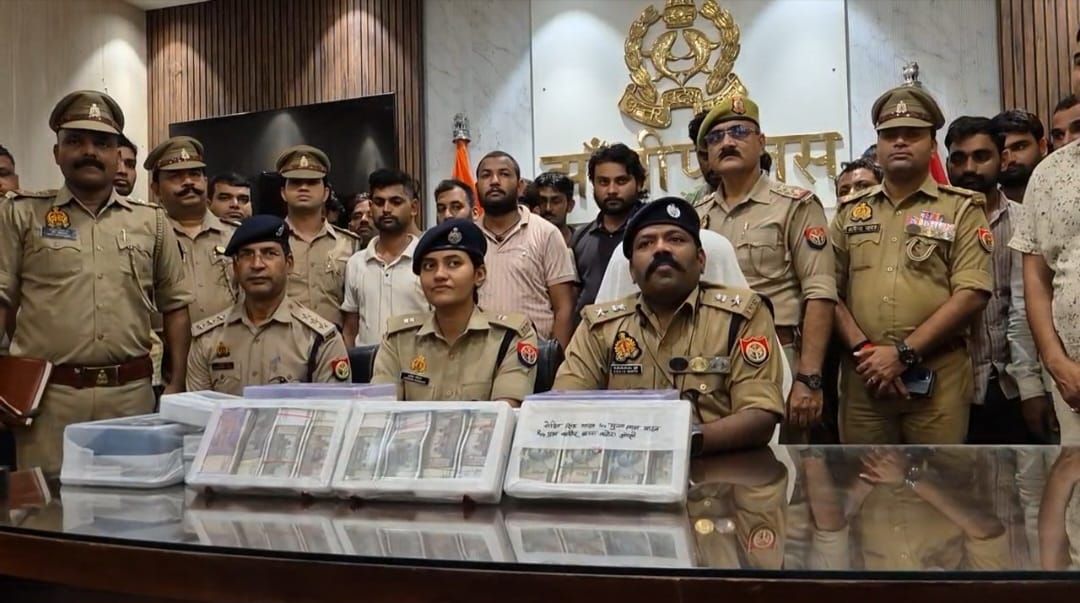 23 आरोपी गिरफ्तार; पुलिस बनकर डराते थे, फिर खाते में डलवाते थे रकम