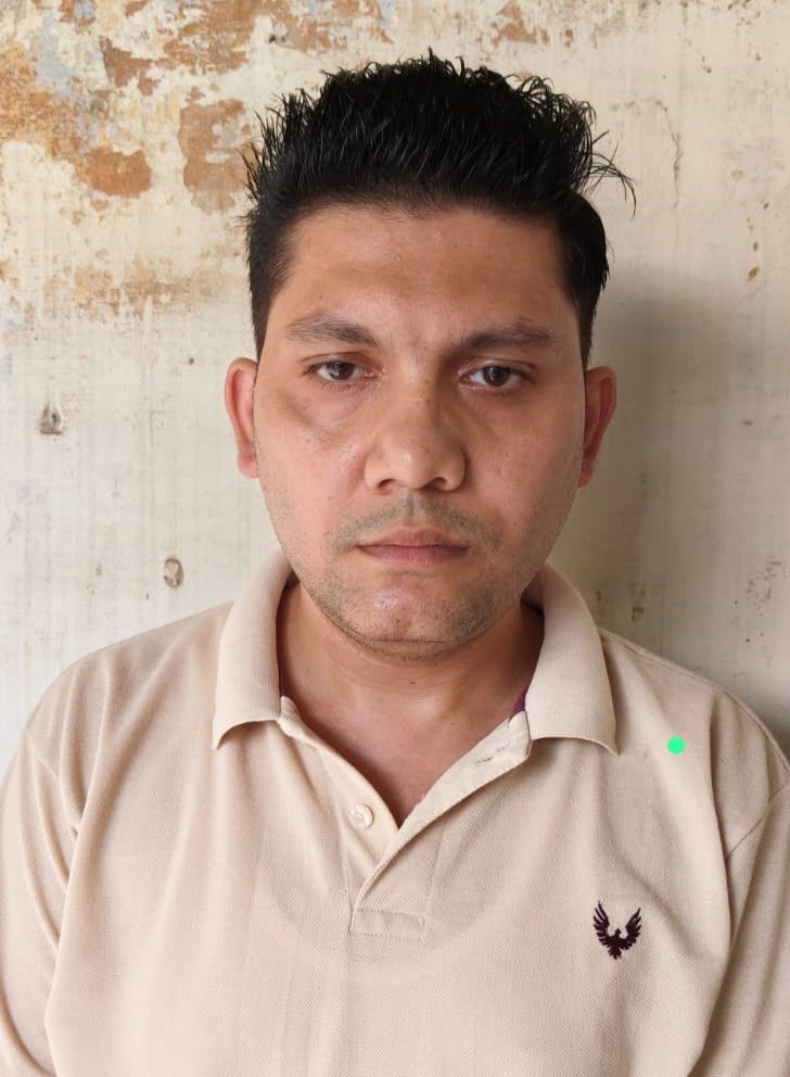 यूपी बोर्ड का बाबू 10 हजार रुपये की रिश्वत लेते रंगे हाथ गिरफ्तार