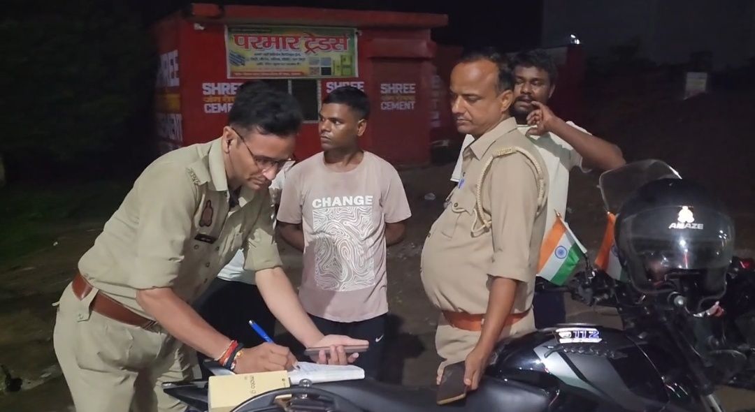 उन्नावअसलहे के बल पर मोबाइल छीनकर फरार हुए बाइक सवार बदमाश