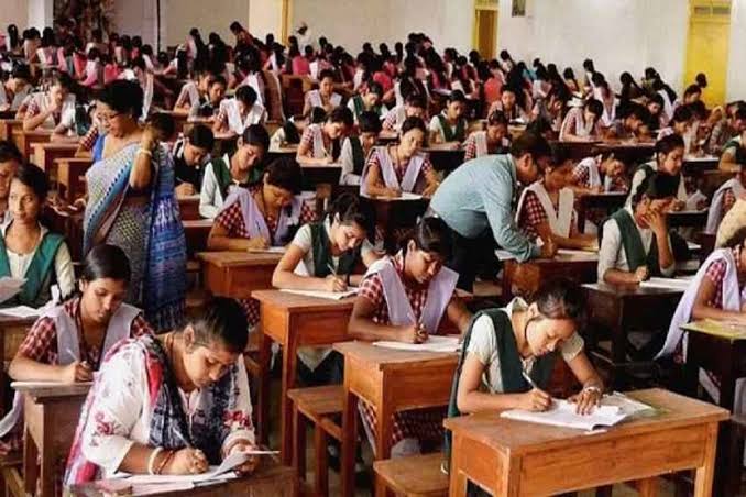 कड़ी निगरानी के साथ शुरू हुई 10वीं और 12वीं की बोर्ड परीक्षा