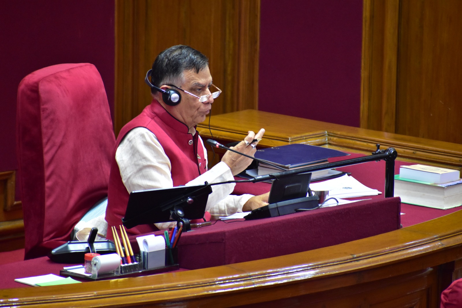 विधान सभा के अध्यक्ष सतीश महाना ने आज सत्र की समाप्ति पर सदन के सदस्यों को धन्यवाद दिया