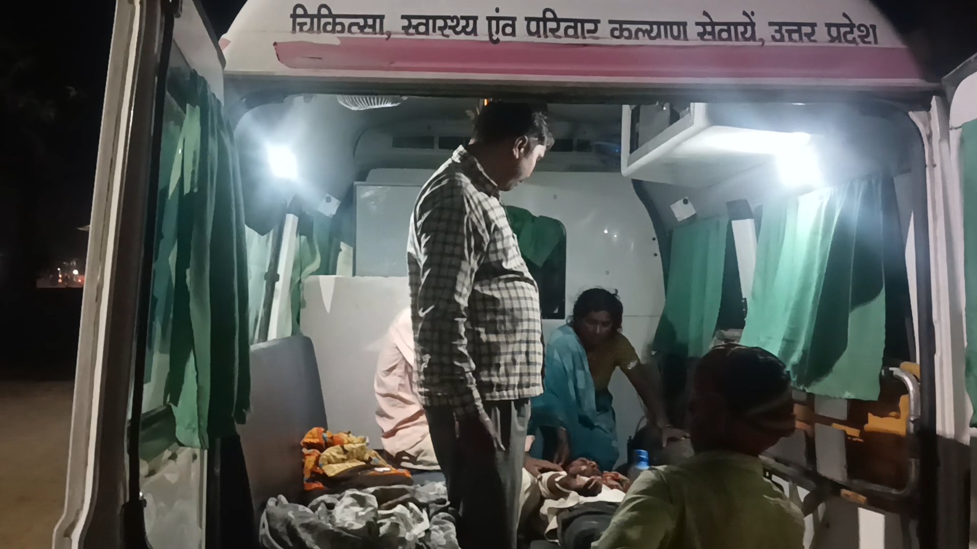 रुदौली: मंहगू पुरवा गांव में जहरीला पदार्थ खाने से युवक की तबीयत बिगड़ी, जिला अस्पताल रेफर