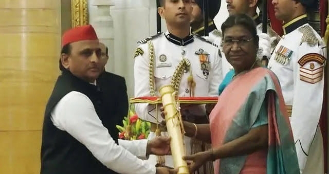 मुलायम सिंह यादव मरणोपरांत समेत 55 हस्तियां पद्म पुरस्कार से सम्मानित, अखिलेश यादव ने लिया नेताजी का सम्मान