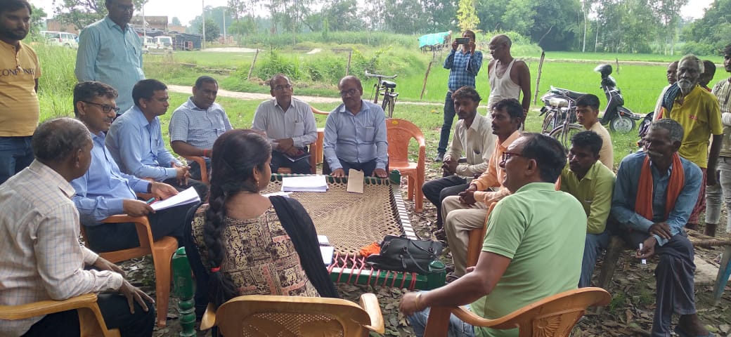 उप गन्ना आयुक्त परिक्षेत्र अयोध्या द्वारा गन्ना सर्वे प्रदर्शन का किया गया औचक निरीक्षण