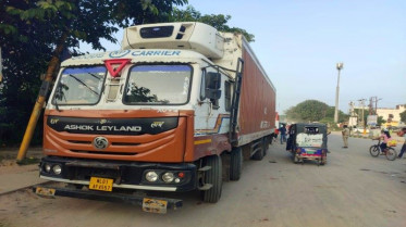 प्रतिबंधित मांस की अशंका होने के चलते हिंदूवादी संगठनों ने रोकवाया कंटेनर