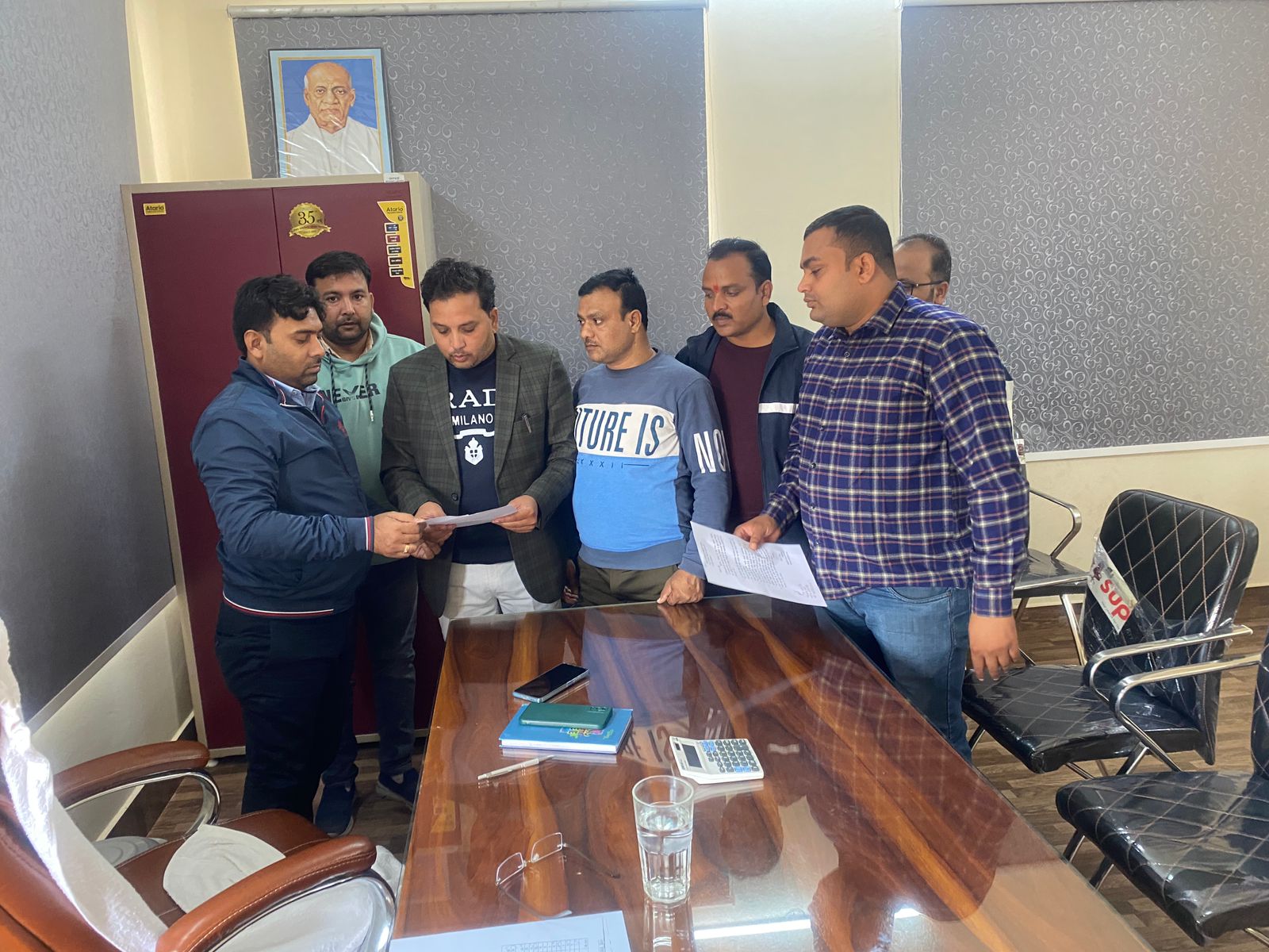 अधिवक्ता ने नगर पंचायत के विकास को लेकर अधिशासी अधिकारी को सौंपा 5 सूत्रीय ज्ञापन