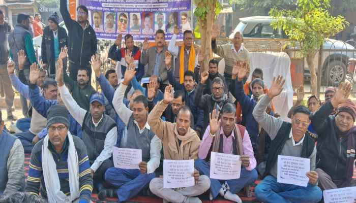 राम की नगरी में चिट फंड कंपनियों के ठगी पीड़ितों ने किया धरना प्रदर्शन,सरकार से फंसे हुए रूपये को वापस कराए जाने की मांग
