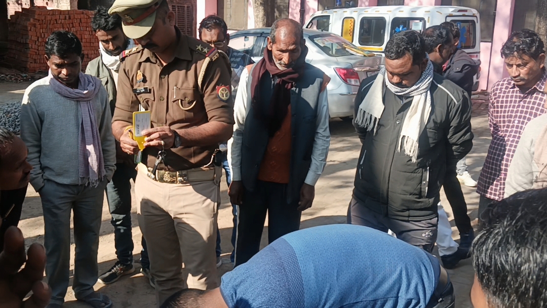 रौजागांव चीनी मिल के अंदर ट्रैक्टर ट्राली की चपेट में आने से गार्ड की हुई दर्दनाक मौत, मृतक के परिजनों में मचा कोहराम