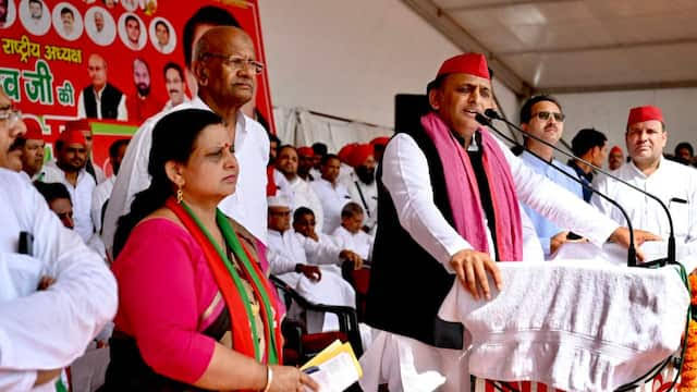 मिशन 2027 की तैयारी में जुटी समाजवादी पार्टी,महोबा मे गर्मजोशी के साथ स्वागत 