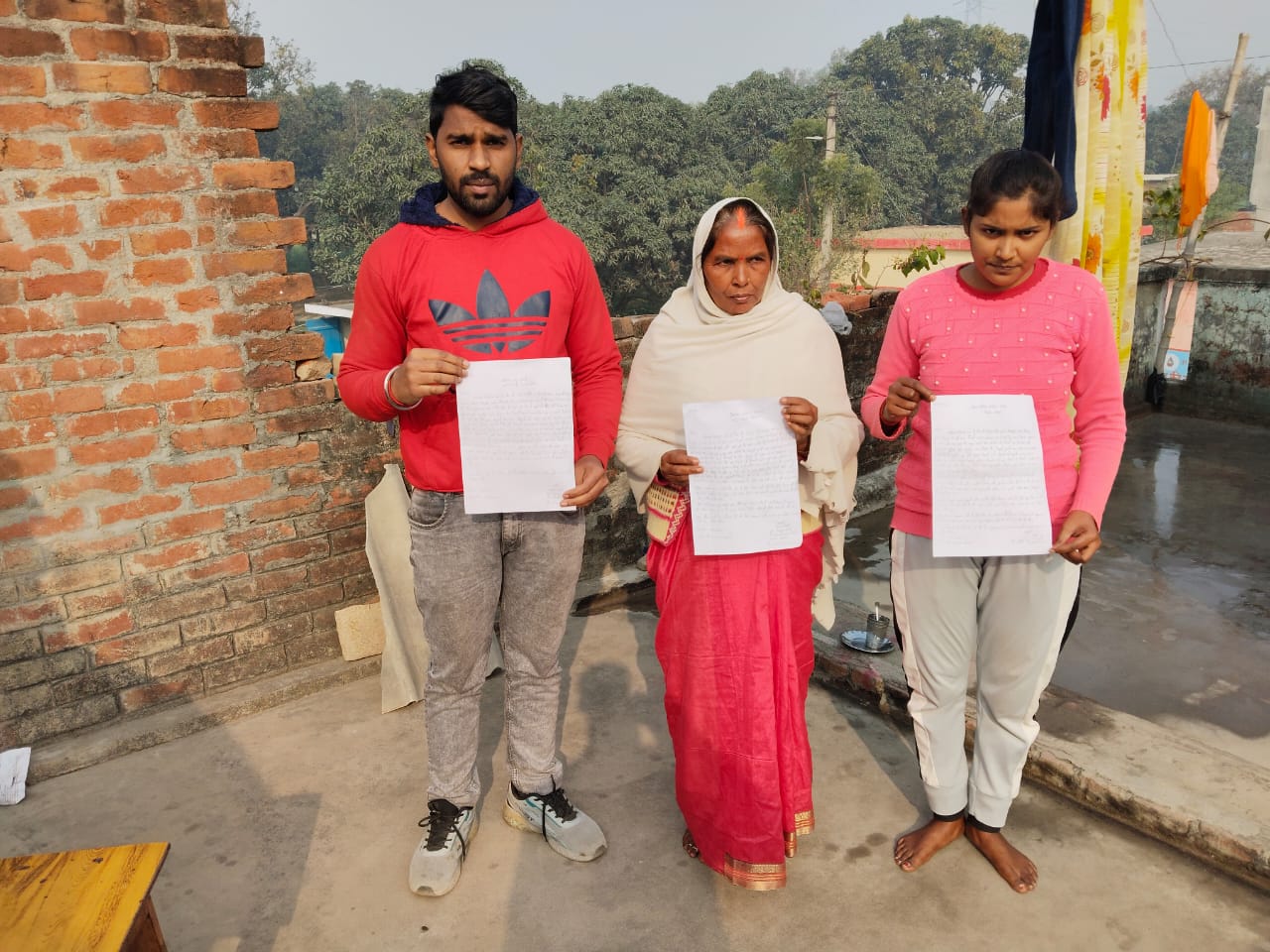 अयोध्या: रंगबाज प्रधान प्रतिनिधि ने अपने सहयोगी संग महिला और उसकी बेटी को बेरहमी से पीटा