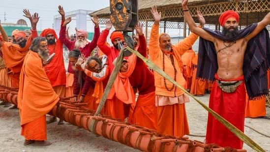 पूरे मंत्रिमंडल के साथ त्रिवेणी संगम में डुबकी लगाएंगे सीएम योगी