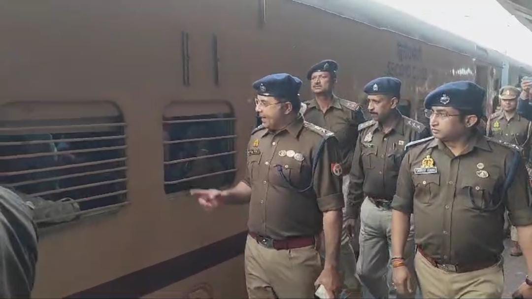 गोरखपुर रेलवे जंक्शन पर जीआरपी व सिविल पुलिस का संयुक्त निरीक्षण