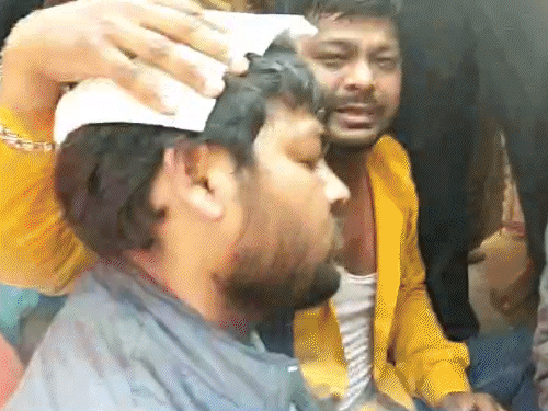 अयोध्या में पुलिस ने प्रसाद व्यापारी को पीटा, सिर फटा, पूरा बाजार बंद, व्यापारियों में रोष 