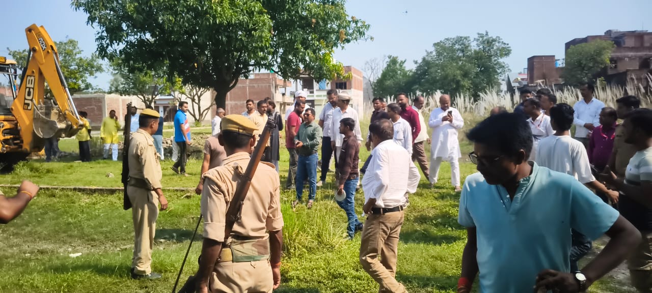 एसडीएम रुदौली की सख्त कार्यवाही से भूमाफियाओं में मचा हड़कंप,ग्राम जसमड़ के पूर्व लेखपाल को नोटिस