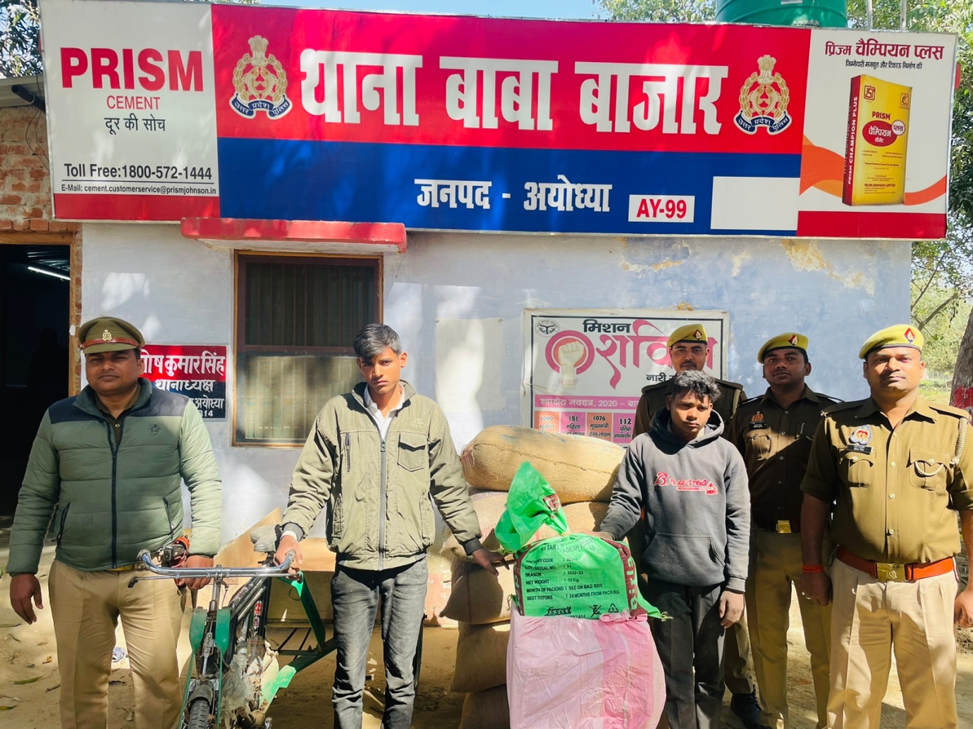 थाना बाबा बाजार, पुलिस ने चोरी करने वाले दो अभियुक्तों को चोरी के माल के साथ किया गिरफ्तार
