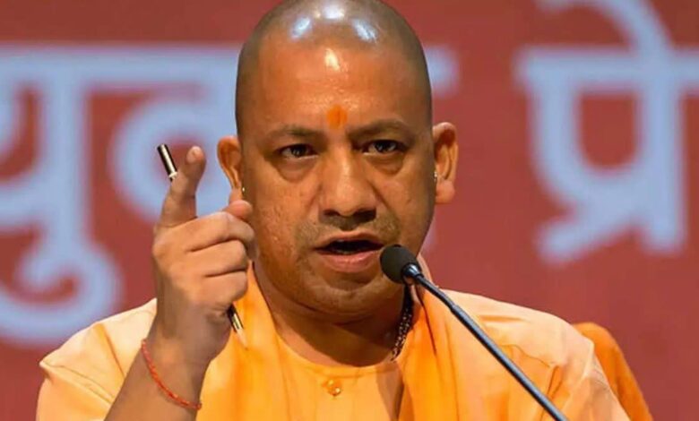 UP Board परीक्षा में टॉप 10 में स्थान बनाने वाले छात्रों को सम्मानित करेगी सरकार, सीएम योगी ने की घोषण