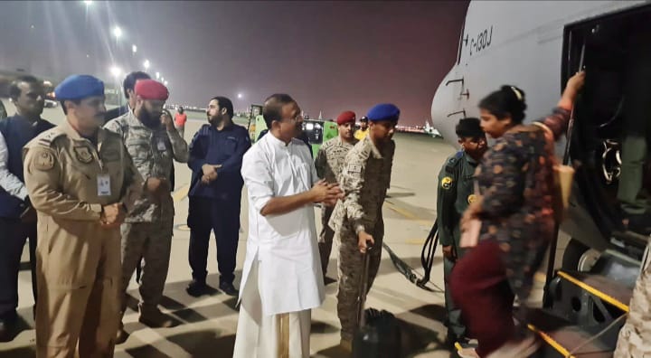 सूडान से भारतियों को लेकर सी-130 फ्लाइट पहुंची जेद्दा, श्रीलंका की भी मदद करेगा भारत