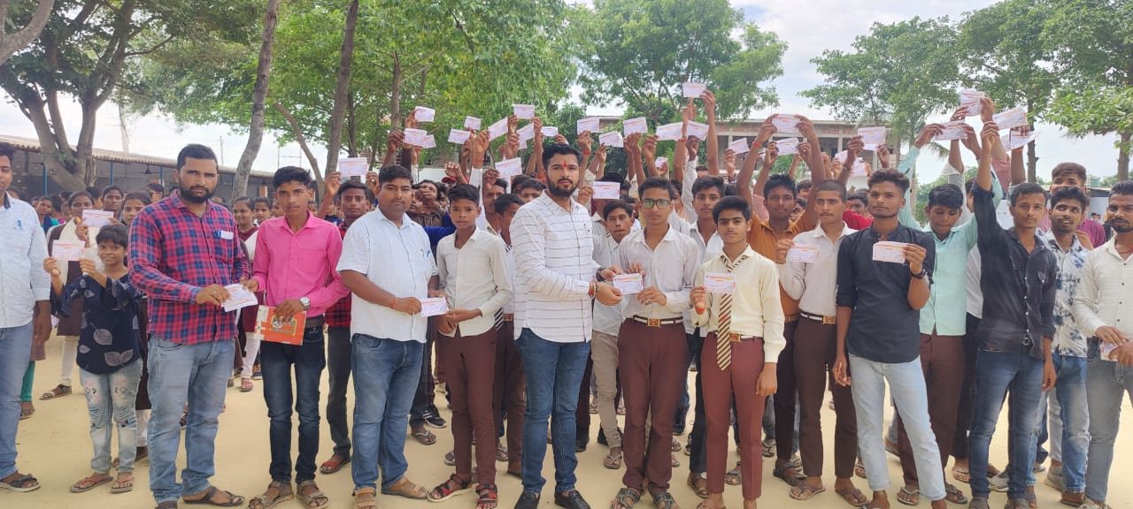 मवई: अखिल भारतीय विद्यार्थी परिषद की रुदौली ईकाई ने क्षेत्र के दो विद्यालयों में 1000 छात्र छात्राओं को दिलाई सदस्यता