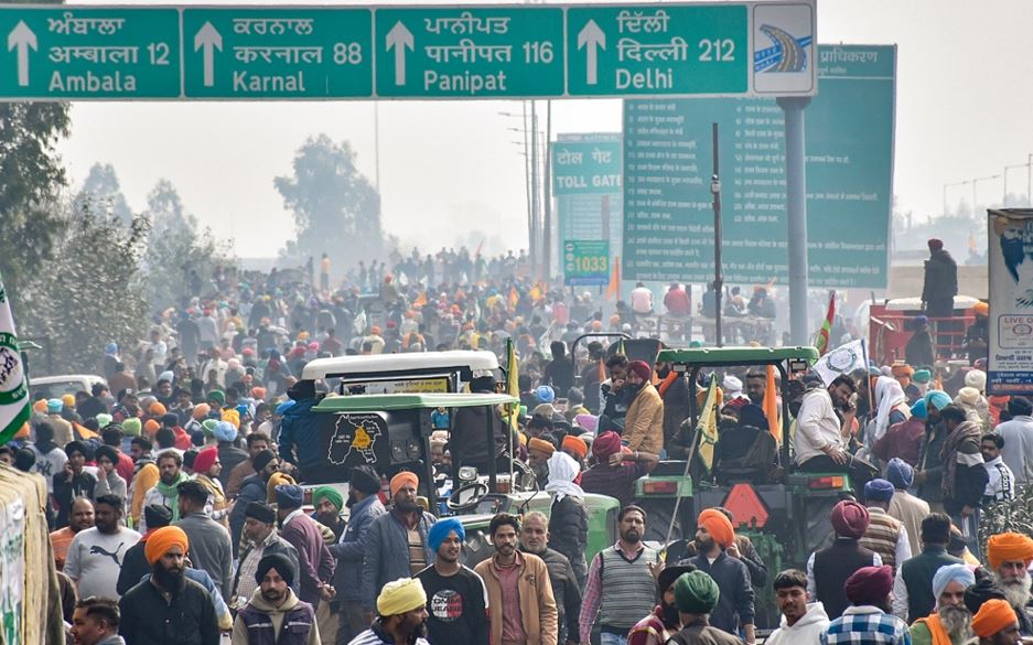 दिल्ली में किसानों के प्रदर्शन के कारण वाहन चालकों को जाम से हो रही बड़ी परेशानियां, बढ़ाई गई सुरक्षा