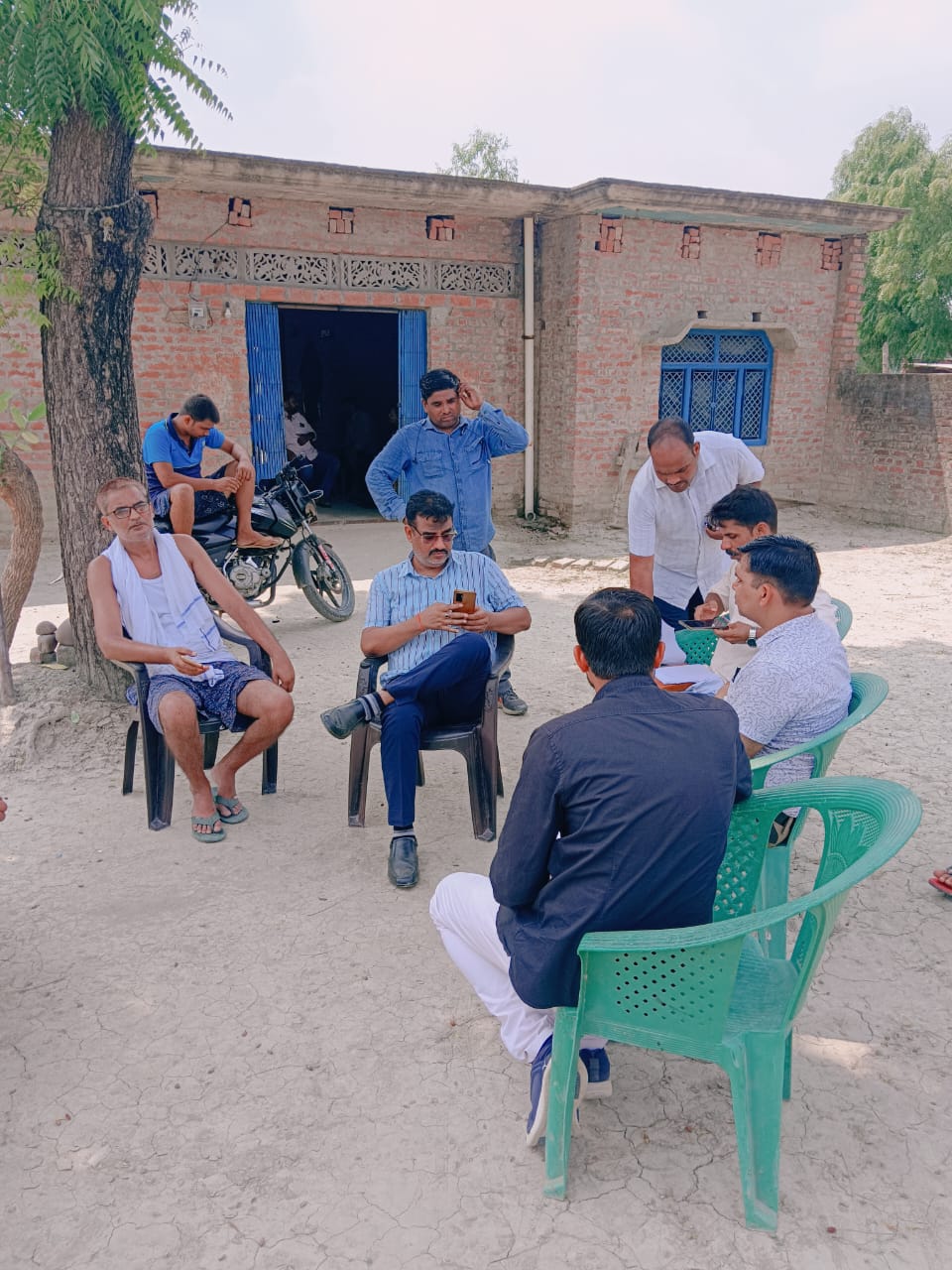 शिकायत की गुणवत्तापूर्ण समाधान न होने पर जिला पंचायत राज अधिकारी ने लिया संज्ञान, स्वयं मौके की जांच कर निर्माण कार्य कराने का दिया निर्देश 